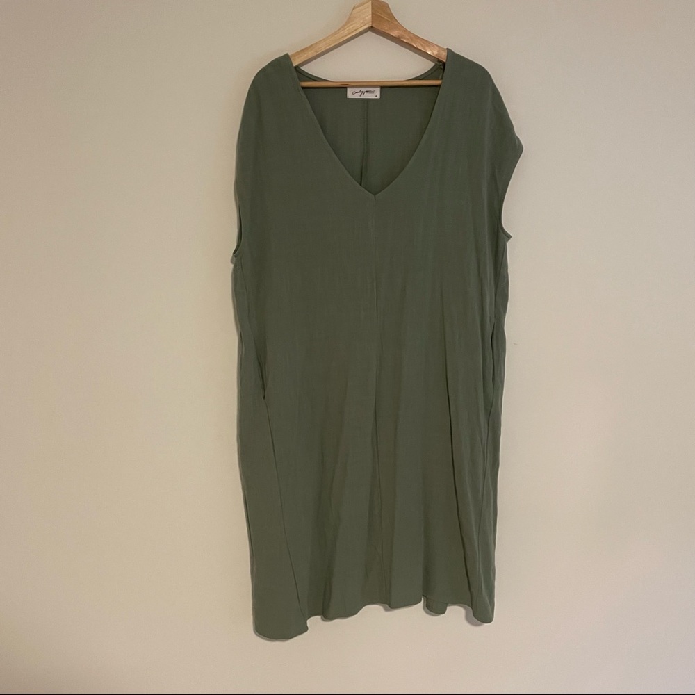 M Carly Jean Los Angeles Dylan linen dress